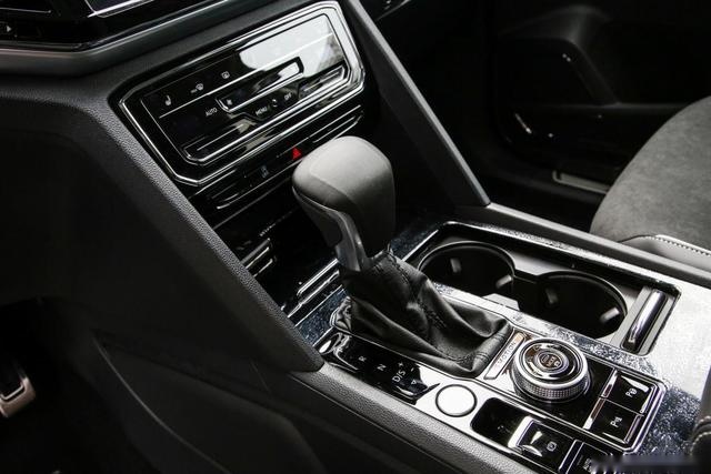 大众途昂X上市3月降10万，V6发动机，299匹，入手吗？