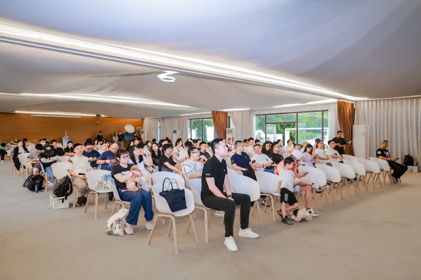 带娃神车！与小鹏X9一起体验沉浸式AI科技夏令营