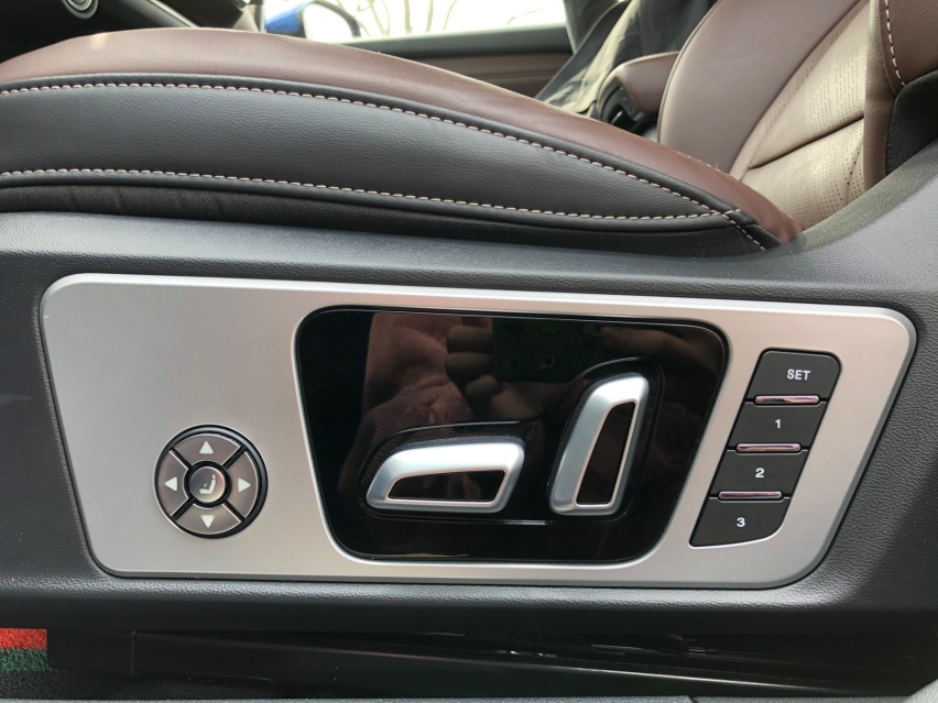 一辆把性价比融入到豪华感里的车，WEY VV6