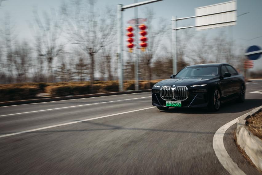 BMW i7：电动之美