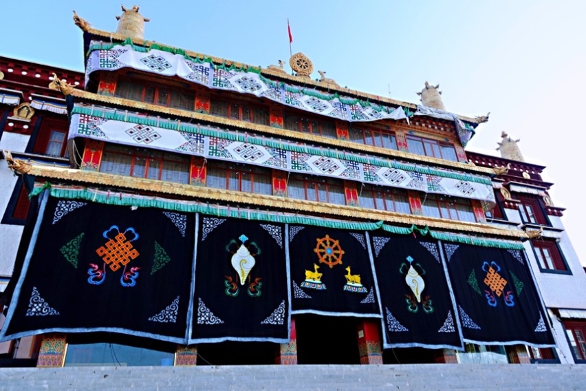 旅朋友丨冬日自驾理塘，探寻丁真家乡
