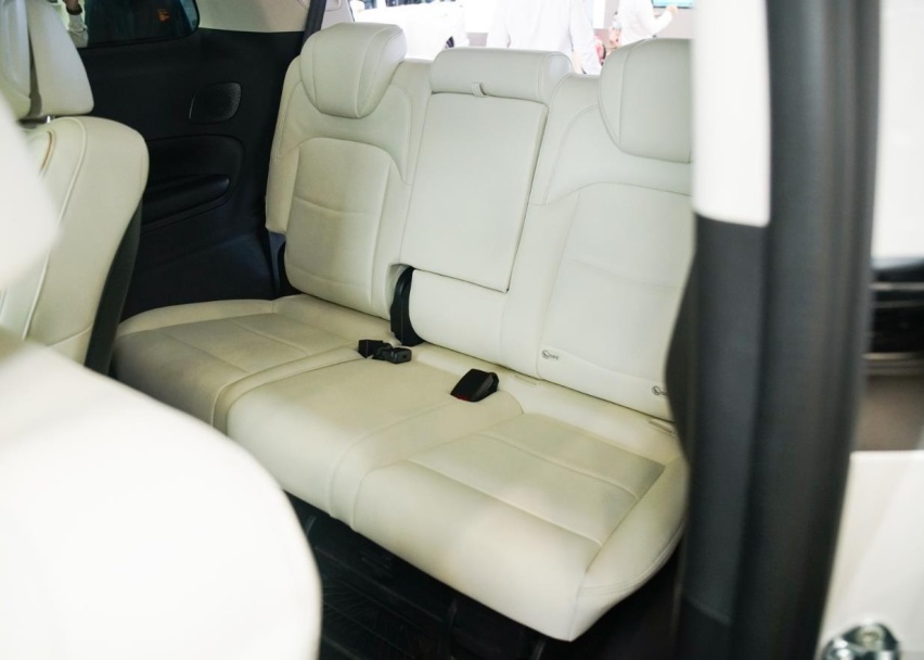 传祺E9配置分析，独特360度环绕气囊，2.0T+GMC400两档变速