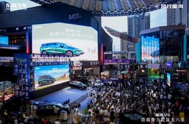 旭日阳刚现场打CALL，华为乾崑大六座星海V6正式预售10.49万元起