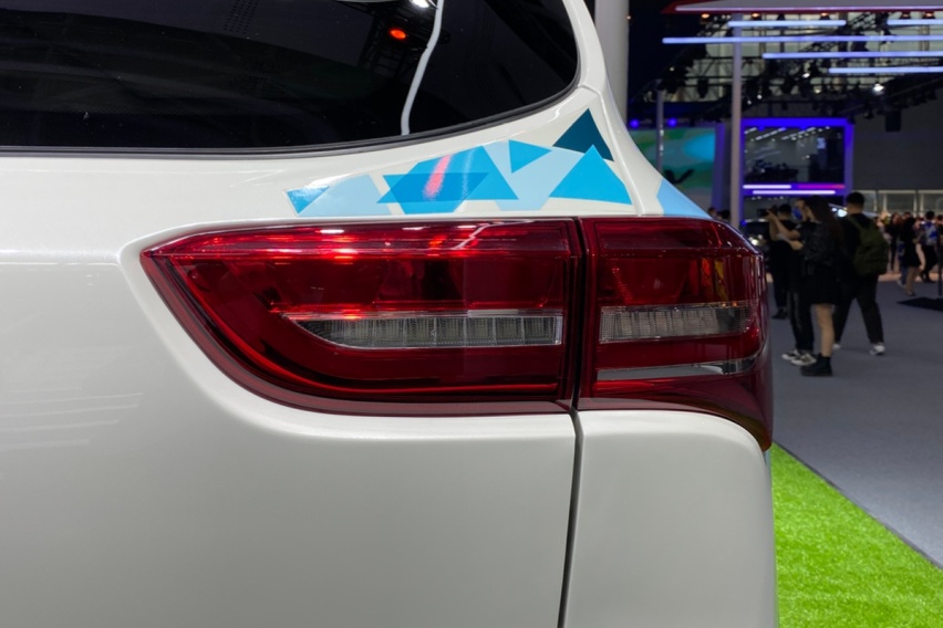 前脸变化很大 广州车展实拍新款捷途X70S EV
