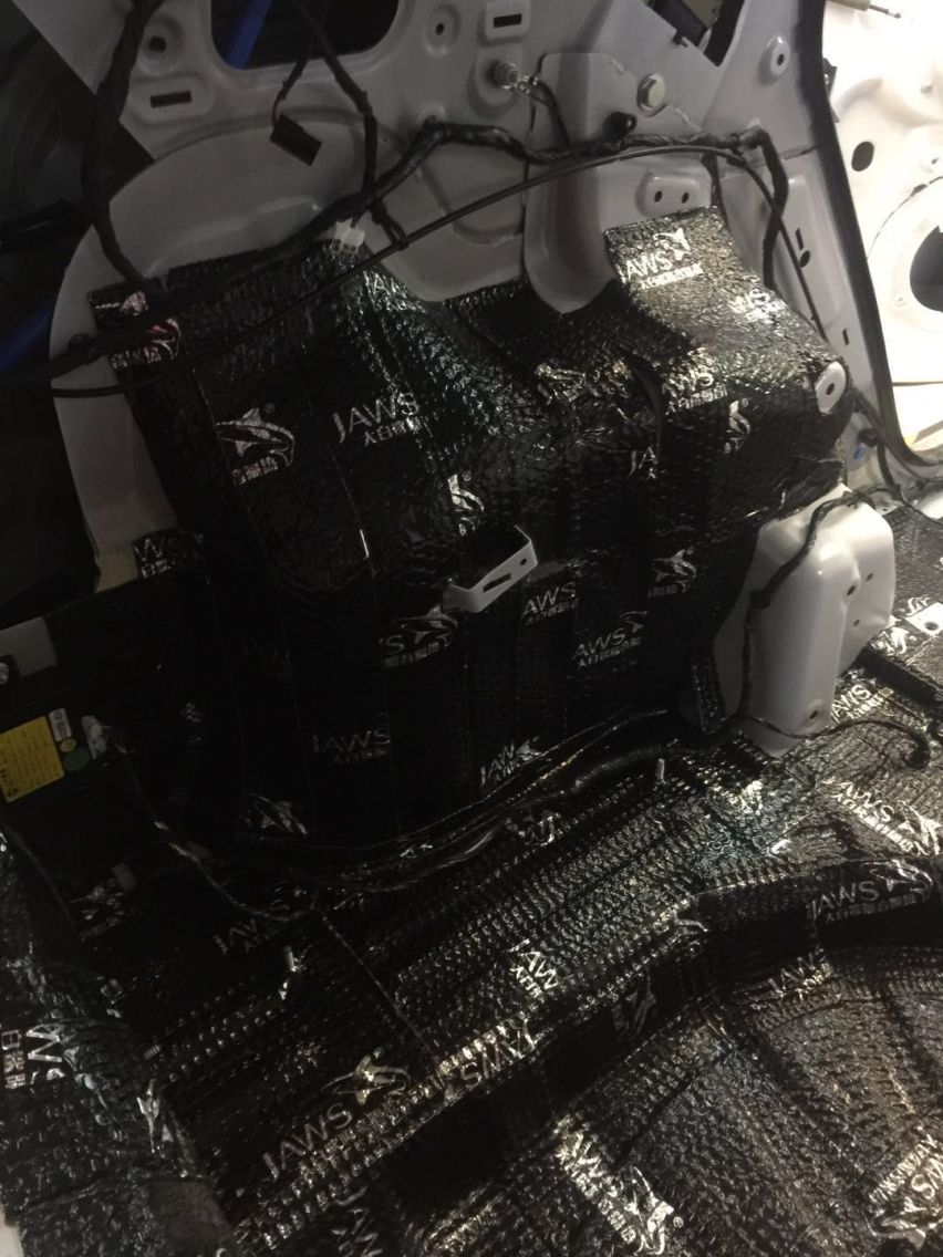 舒适安静 莱芜77荣威RX5汽车隔音改装大白鲨