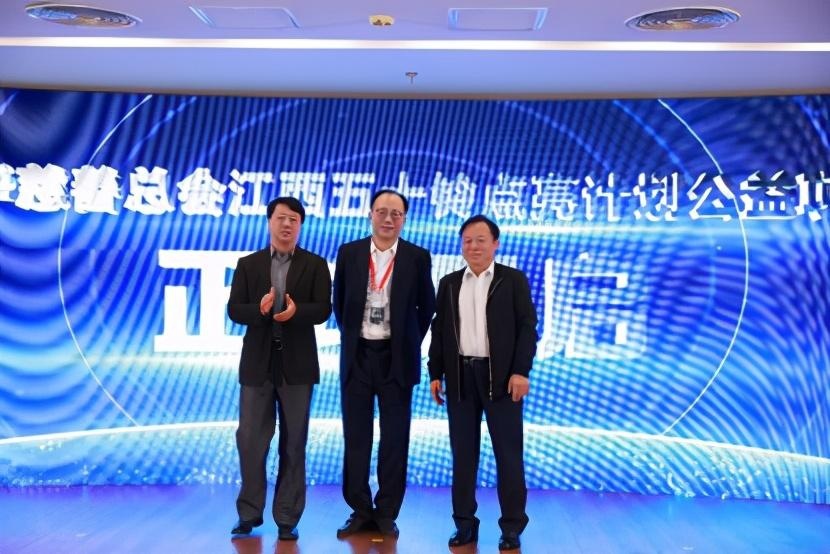 助力脱贫攻坚 江西五十铃启动“点亮计划”照亮乡村路