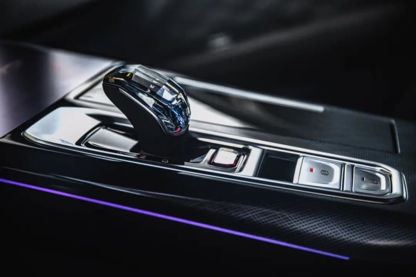 纯电204km超长续航,竞品是理想one ?试驾摩卡DHT-PHEV