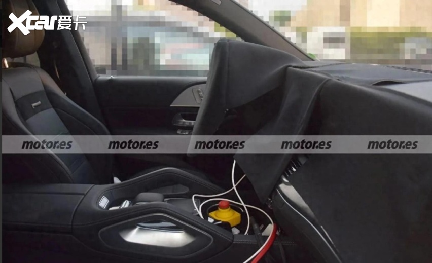 新款奔驰GLE路试谍照曝光,换三叉星大灯,或新增副驾屏