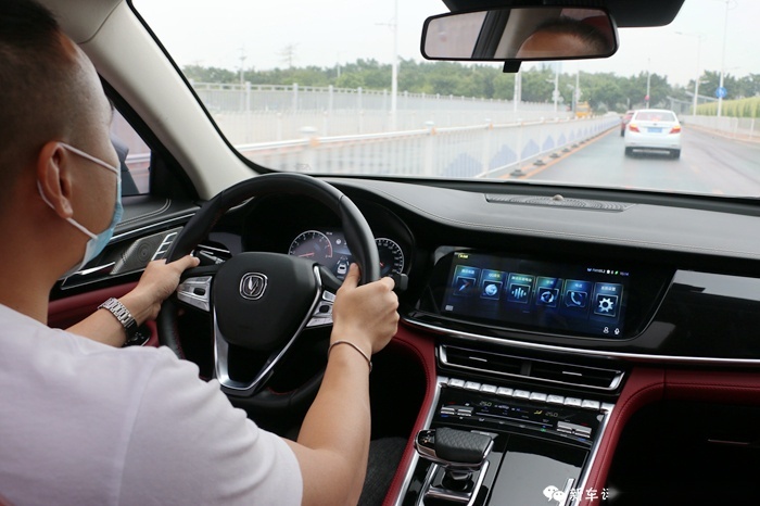 试完长安CS85 COUPE，会让合资跨界SUV车主“心痛”