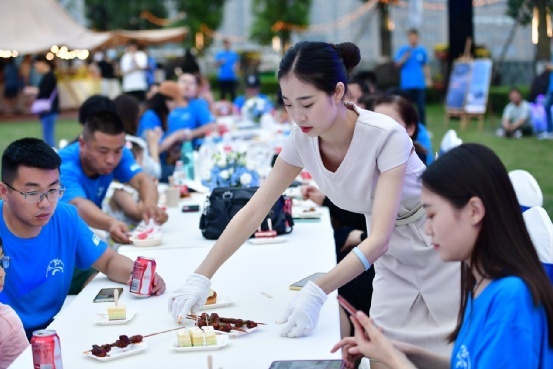 吉利迄今最好的一款车抵渝 星越L见面会浪漫开启