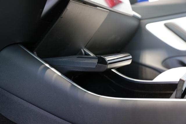 国产版特斯拉Model 3配置升级，将为部分车型升级无线充电