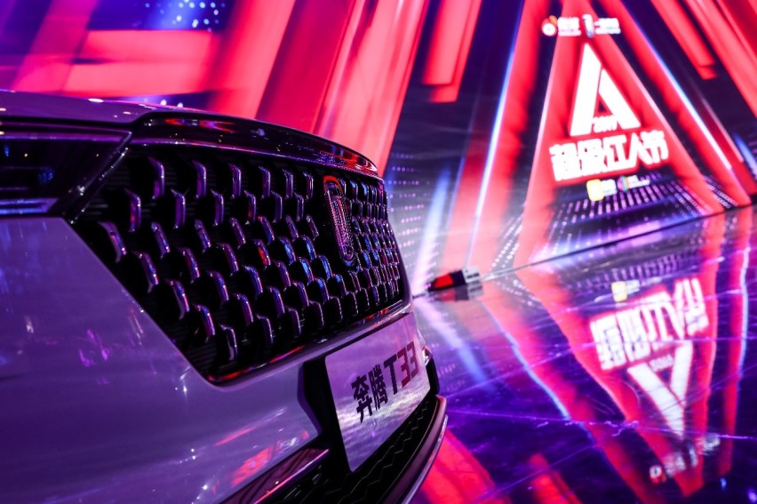 顶配不到10万的国产小型SUV，设计前卫颜值高，6AT稳重更