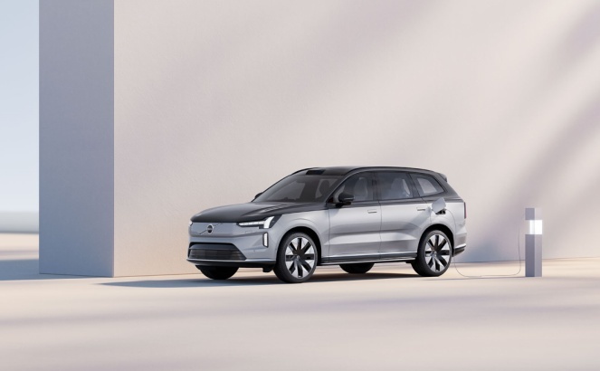 纯电旗舰SUV EX90中国首秀，沃尔沃发布世界树智能安全体系