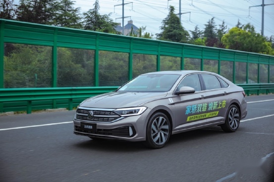 油耗低至4.7L，内饰+配置大升级，这样的速腾、宝来你喜欢吗