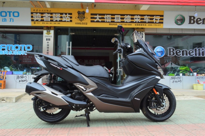 “进口”贵一万多值吗？光阳赛艇S400台产版解析