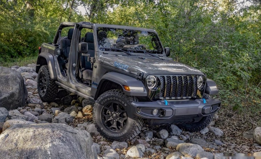 Jeep牧马人新车型发布，搭载2.0T插电混动，敞篷车身，外观很霸气