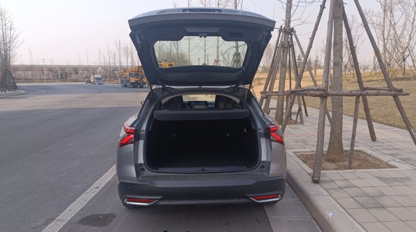 凡尔赛C5 X用车第十天：15万的车怎么还有摄像头清洁呢？