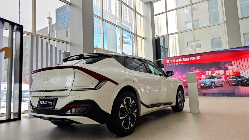 起售价28.28万的进口电动车 探店实拍起亚EV6 运动感十足