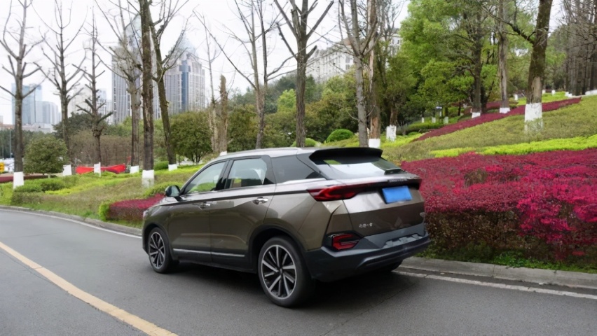 试驾T77 PRO：十万出头的“钢铁直男”SUV！