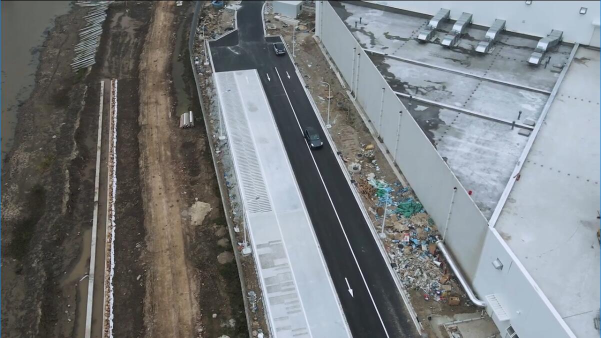 ���W�Ѻ��ġ����a��˹��Model Y���_ʼ���]·ԇ