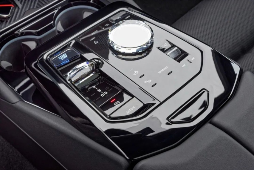 快得离谱！全球首试宝马i5 M60 xDrive，明年引进国内！