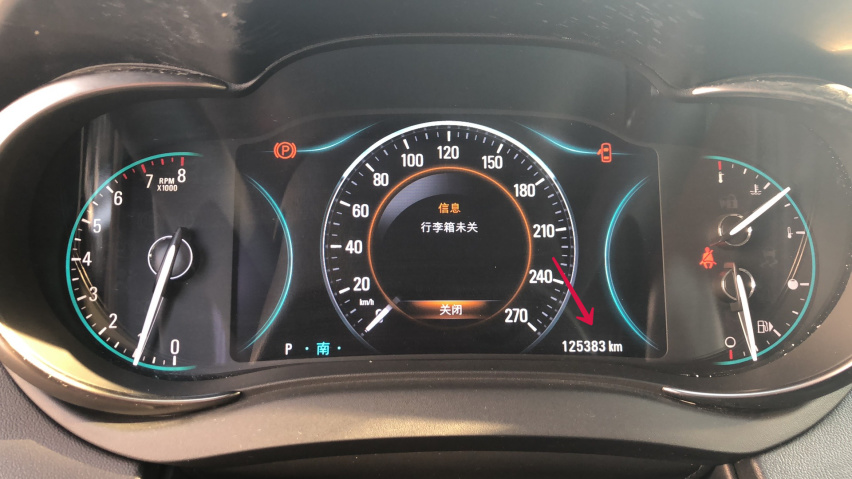 君越被追尾，想知道后面的车怎么样了