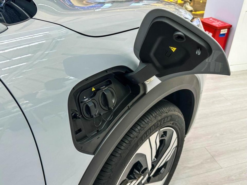 首搭Flyme Auto智能座舱系统 吉利银河E5静态体验