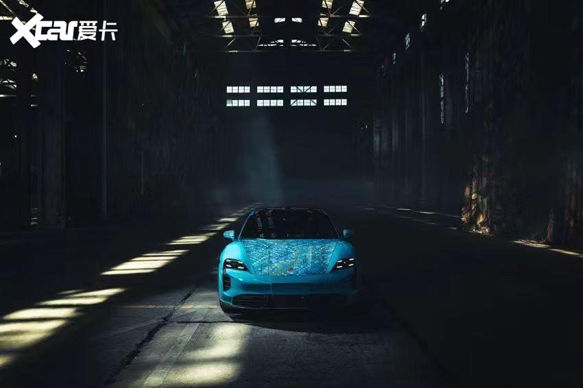十字定制 Taycan Turbo S 艺术与跑车的完美融合