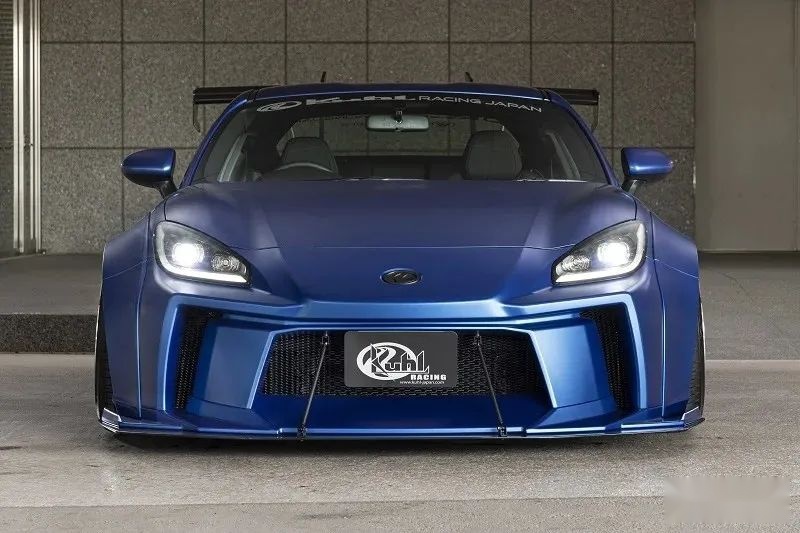 KUHL改装宽体GR86/BRZ，风格神似2000年初的《极品飞车》