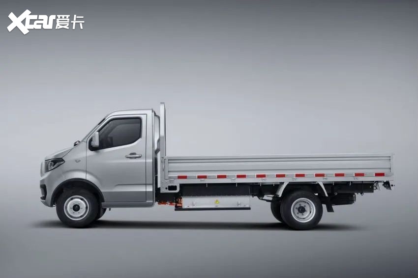 作为一台厢式货车,长安神骐t30ev采用了大容量货箱设计,最大额载1.