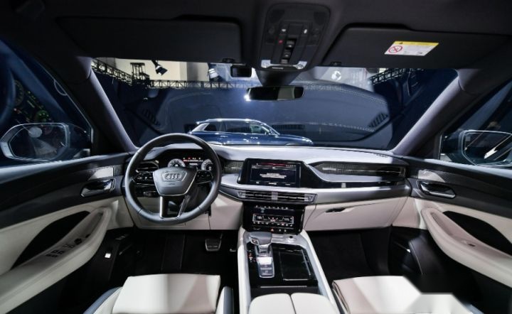 长度赶超奥迪Q7、宝马X5，提供6/7座椅布局，奥迪Q6发出真香警告