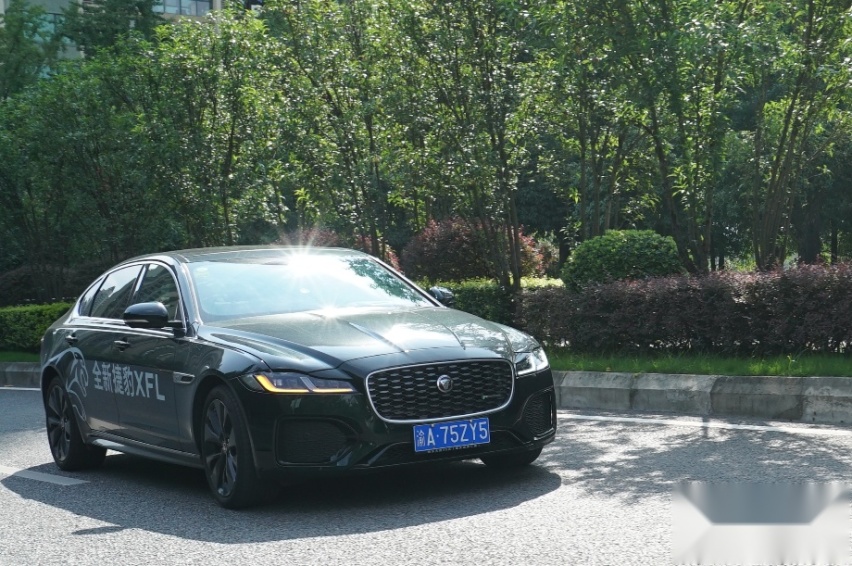 谁说捷豹不如BBA？试驾新款捷豹XFL：隔音夸张，底盘质感棒