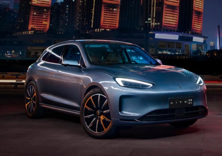 问界M5 EV：不光要颜值在线，还要智慧在线！解锁无忧出行