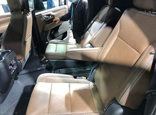 雪佛兰最霸气的SUV，全新萨博班实车，6缸涡轮引擎配大7座