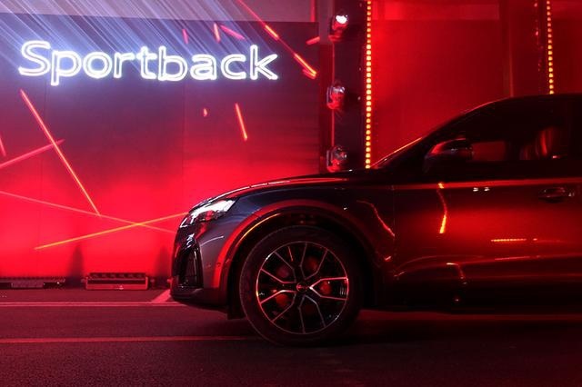 奥迪在重庆隧道搞“灯”？打探全新奥迪SQ5 Sportback隧道秘展