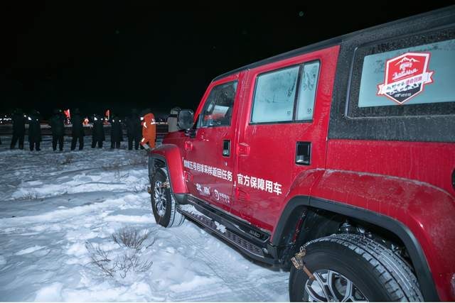 BJ40刀锋英雄焕新2.3T发动机，专业越野的讲究就在分毫之