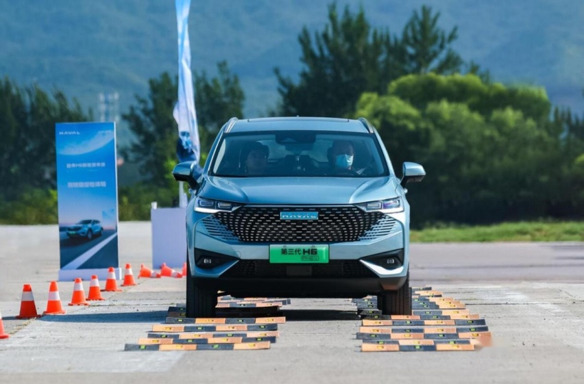 依旧能抗能打 场地试驾第三代哈弗H6 DHT-PHEV