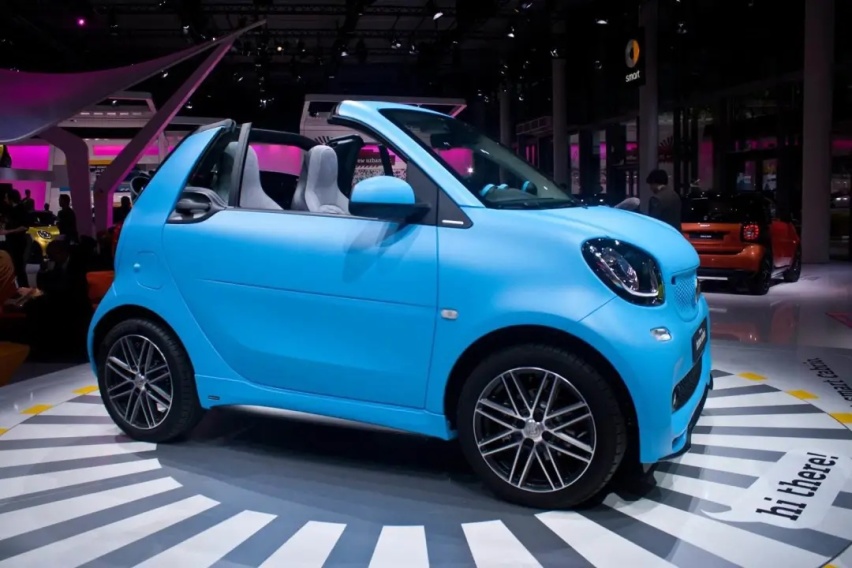 smart fortwo | 汽车+女性+神话=奔驰？