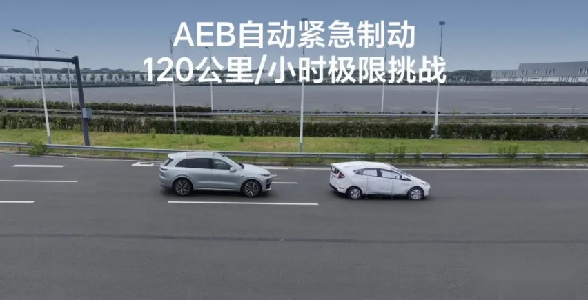 智驾高速又撞车？AEB究竟靠不靠谱？