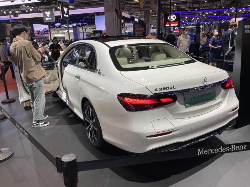 上海车展：奔驰E350eL正式上市 售52.19万元