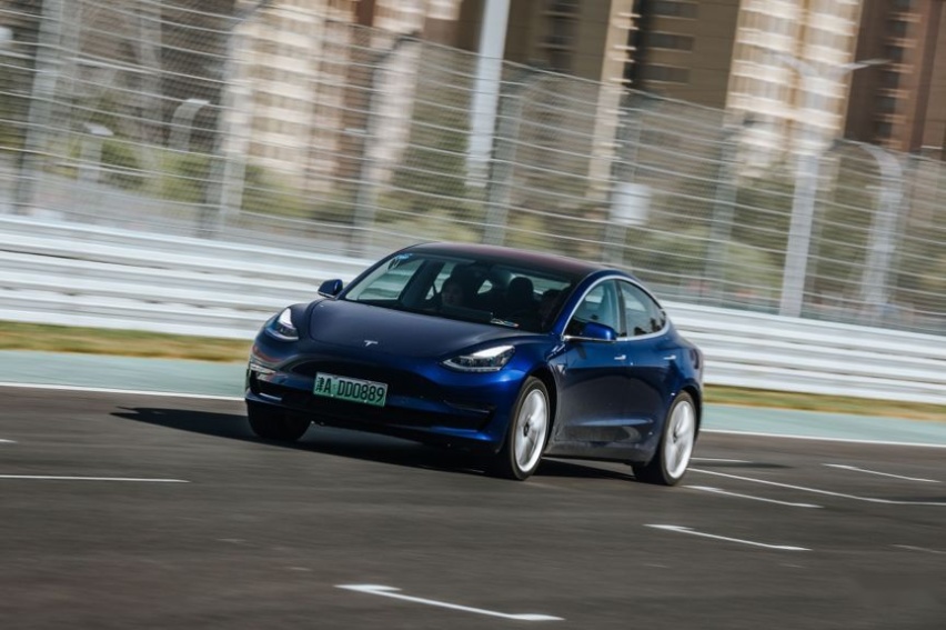 试驾丨赛道狂飙特斯拉Model 3，电动车也有乐趣？