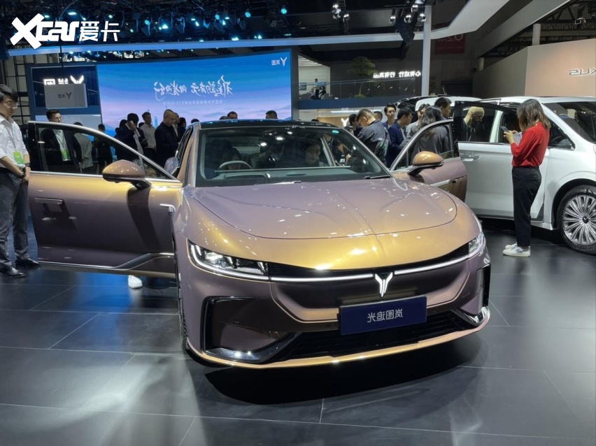 上海车展报道:岚图品牌焕新,新车追光上市,售价32.29万起