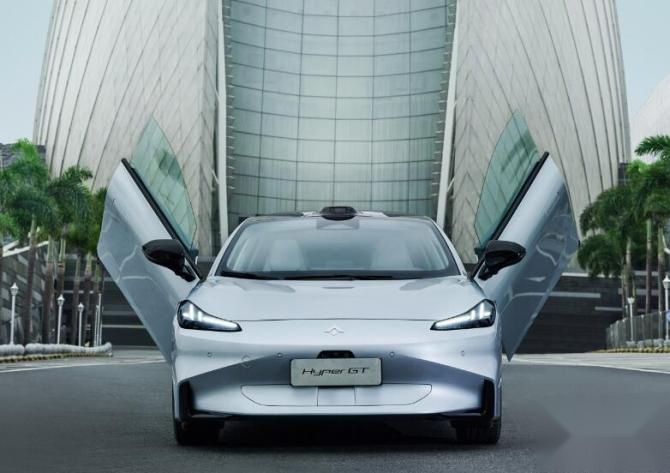 昊铂Hyper GT，2.jpg