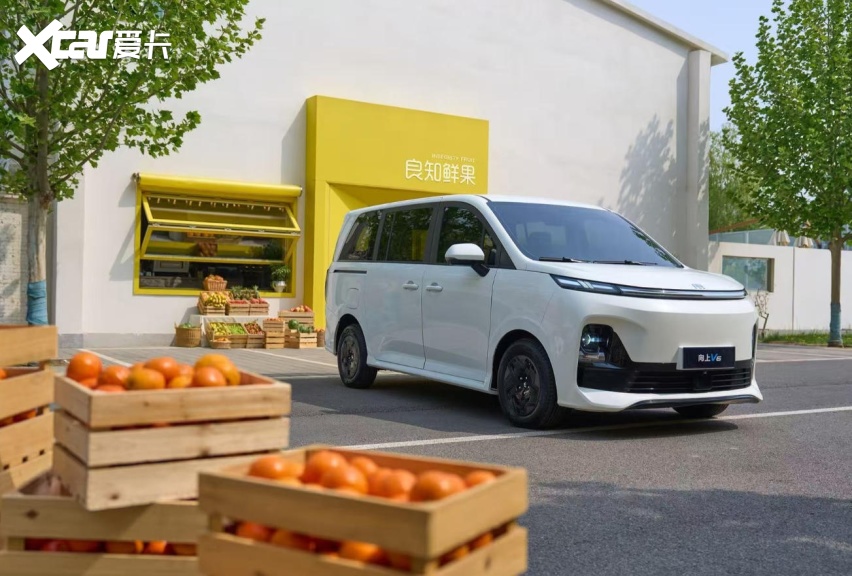 新车观察：6.98万起的纯电MPV鑫源向上V6到底值不值？