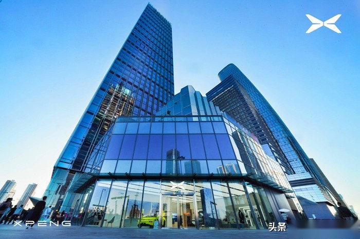 鹏友,您好!深圳首家旗舰体验中心小鹏汽车深圳万象前海旗舰店开业了