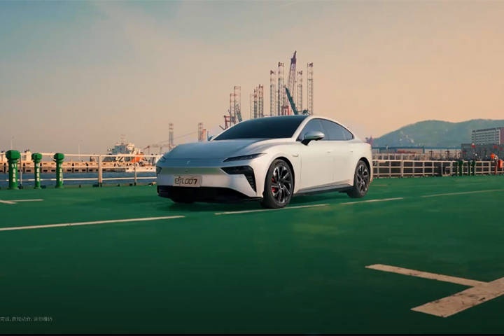 车圈首个飞跃海平面车型，东风奕派eπ007出圈亮点全揭秘