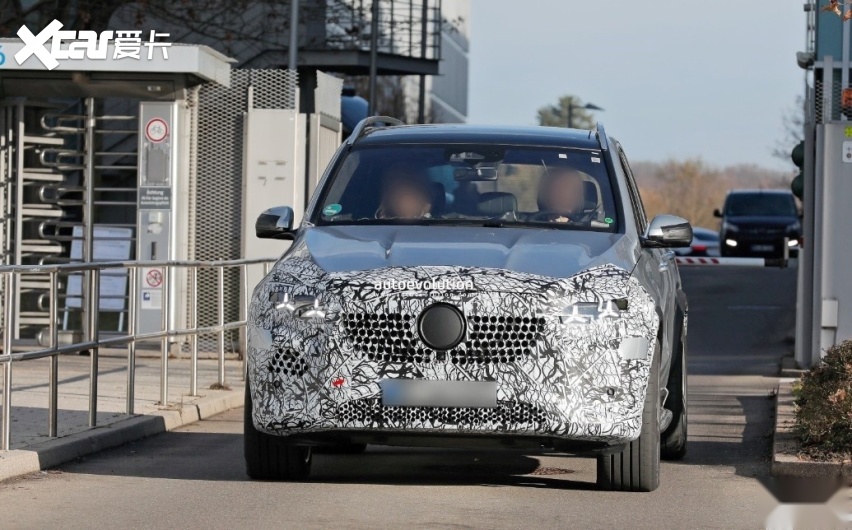 新款奔驰GLE路试谍照曝光,换三叉星大灯,或新增副驾屏