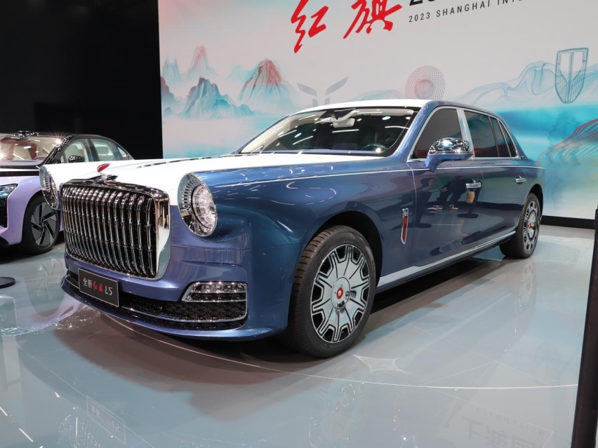 全新红旗L5亮相，翅膀车标+4.0T，网友：气场太强，一般人没法开