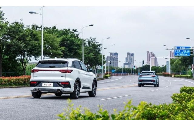 自动泊车堪比老司机，智能化媲美新能源，这么好用的思皓QX拿来吧你！