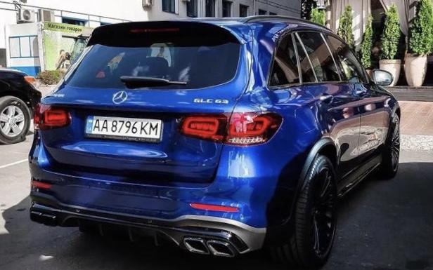 全新梅赛德斯 AMG GLC 63海外街头实拍